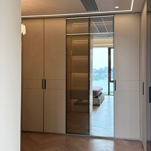 Garde-robe de chambre modulaire de luxe moderne en bois massif fini cuir - Product Image 1