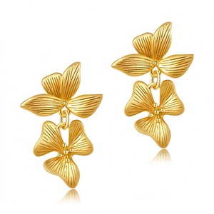 Pendientes Personalizados con Forma de Doble Flor, Chapados en Oro de 14K, Acero Inoxidable, Diseño Personalizado, Joyería Moderna para Fiestas - Product Image 4