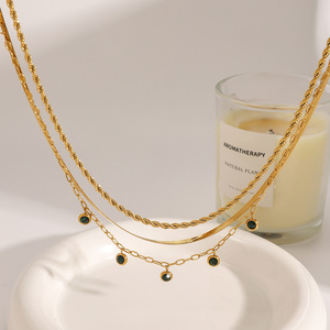 Collar en capas Yueli, chapado en oro de 18 quilates, acero inoxidable, engaste de bisel con piedra verde, cadena de múltiples hilos, joyería para fiestas - Product Image 3