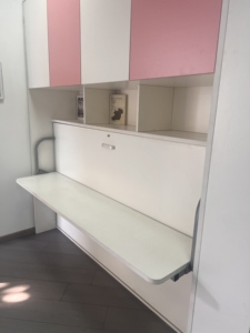 Cama Plegable de Pared Tamaño Queen con Estructura Resistente, Nuevo Diseño Horizontal que Ahorra Espacio, con Mecanismo de Escritorio y Herrajes - Product Image 6