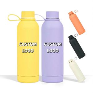 Bouteilles d'eau isothermes modernes de sport à double paroi sous vide de haute qualité 2024 avec sangle, personnalisables avec logo – Articles promotionnels - Product Image 1