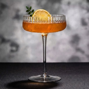 Lot de coupes à <span class=keywords><strong>champagne</strong></span> et verres à martini modernes, hauts et fins, en <span class=keywords><strong>cristal</strong></span> borosilicate côtelé, collection simple - Product Image 2