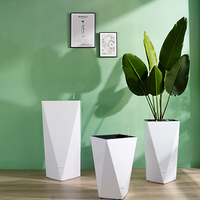 Vente en gros de décoration de jardin d'intérieur Grands pots de fleurs Masetas en plastique de grande taille pour plantes d'extérieur verticales noires