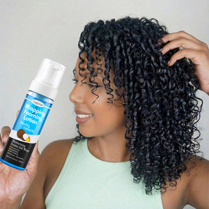 <span class=keywords><strong>Mousse</strong></span> <span class=keywords><strong>hydratante</strong></span> et lissante pour <span class=keywords><strong>cheveux</strong></span>, enrichie en lotion enveloppante légère et volumisante - Product Image 1