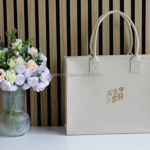 Sac fourre-tout unisexe en feutre PET écologique grande capacité avec logo personnalisé, fermeture éclair, couleur unie, poignées, pour le shopping et les cadeaux en extérieur - Product Image 2