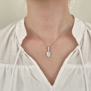 Collier pendentif flèche en zircone 5A en argent S925 de Dylam Fashion Jewelry Manufacturer pour femmes, bijou unique - Product Image 3