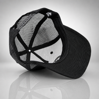 Casquettes Trucker en Maille Noire 6 Panneaux Style 112 avec Logo Brodé Avant et Latéral, Visière Légèrement Courbée – Bonne Affaire 2026