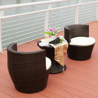 Ensemble de table et chaises d'extérieur en plastique, mobile, trois pièces (table basse) ou cinq pièces (ensemble de balcon), design minimaliste moderne, pour la détente