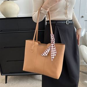 Nouveauté 2025 : Sac à bandoulière de luxe pour femme en PU, sac à main vintage, sacs fourre-tout populaires grande capacité avec foulards - Product Image 4