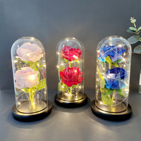 Nouveau design La Belle et la Bête Rose Roses éternelles conservées en gros avec lumières LED dans un dôme en verre à vendre