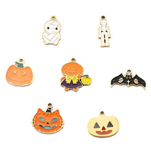 Breloques d'Halloween tendance en acier inoxydable plaqué or PVD 18 carats émaillé, personnalisables en gros pour la fabrication de colliers, bracelets et bijoux - Product Image 5