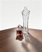 Bouteille en verre la plus vendue, bouteille à spiritueux 700ml 750ml moderne en gros ODM OEM avec bouchon en bois pour Vodka Gin Rhum