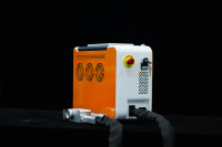 Machine de nettoyage au laser à impulsions 100W pour l'élimination de la rouille Voiture classique reconstruire le dépoussiérage différents matériaux-pour outil à main de sac à dos en bois