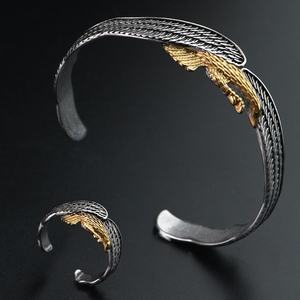 Ensemble de bijoux tendance pour homme : bague et bracelet en acier inoxydable plaqué or 18 carats et argent, étanche, motif aigle - Product Image 1