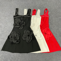 Robe Mini Bandage Chic pour Femme, Col Carré, Sans Manches, Ornée de Strass Floraux Exquis, Coupe Trapèze, Idéale pour Cocktails et Fêtes d'Anniversaire