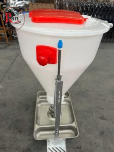 Attrezzatura per Allevamento Suini, Nuovi Mangiatoie Automatiche in PVC Regolabili per Suini in Svezzamento - Product Image 2