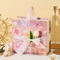 Boîte cadeau portable en carton rigide pliable avec ruban imprimé artistique pour ensemble cadeau d'anniversaire