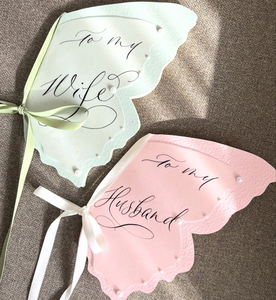 Libro <span class=keywords><strong>de</strong></span> Votos Matrimoniales con Decoración <span class=keywords><strong>de</strong></span> Perlas y Caligrafía "Para Mi Esposa/Esposo", en Forma <span class=keywords><strong>de</strong></span> Mariposa, Color Rosa Pastel y Menta, Tarjetas <span class=keywords><strong>de</strong></span> Votos <span class=keywords><strong>de</strong></span> Doble Capa - Product Image 1