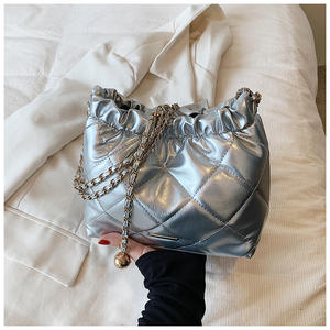 Niche Fashion Bags Factory Minimalist Diamond Lattice Crossbody Shoulder Bag Borsa Donna New Trendy Bucket Bag para mujeres Ladies - Product Image 2