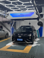 Le lavage de voiture à jet d'eau haute pression sans contact avec l'entretien de la voiture est plus propre et plus efficace