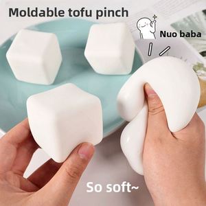 Juguete Antiestrés Moldeable de Bloque de Tofu con Rebote Lento, Diseño Creativo de Cubo de Harina - Product Image 2