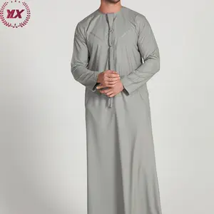 Venta al por mayor tradicional estilo omaní hombres musulmanes Thobe para la oración ropa musulmana diseño especial Thobe para Islámico