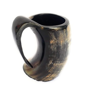 Mug en corne personnalisé de haute qualité, gravé à la main, style animalier, fabriqué en Inde, artisanat naturel, corne à boire polie, à vendre - Product Image 4