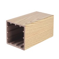 Diseño moderno Muestra gratis WPC Panel de pared Listón de madera WPC Tubo cuadrado de madera Impermeable Ignífugo Interior Vigas decorativas para techo