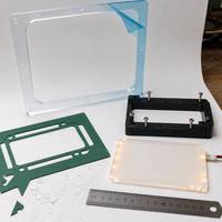 Fournisseur et producteur direct d'usine de supports de signalisation en feuille acrylique transparente découpée au laser, gravée, imprimée UV, extrudée, coulée, polie CNC et collée