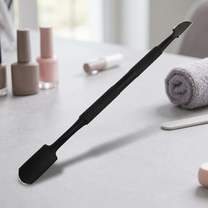 Pousse-cuticules et grattoir à ongles double extrémité en acier inoxydable noir, écologique et réutilisable, pour manucure, pédicure et soins en salon - Product Image 4