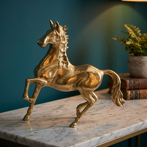 Escultura y estatua de caballo de oro abstracto para correr de tamaño real de aluminio sólido hecho a mano para decoración de hogar y jardín - Product Image 1