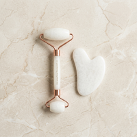 Rouleau de jade blanc naturel et ensemble Gua Sha, rouleau de massage facial avec cadre en or rose et boîte cadeau pour les soins anti-âge