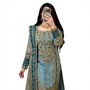 Salwar Kameez en soie bleue pour femmes, longueur au sol, tenue ethnique indienne traditionnelle avec broderie dorée, style mariage - Product Image 1