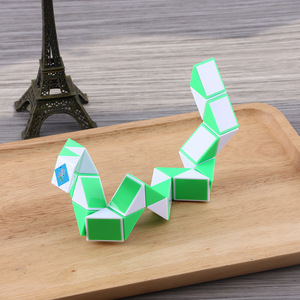 Regla mágica de resorte de 24 segmentos, juguete educativo para niños de 3 a 6 años, color verde, unisex - Product Image 2
