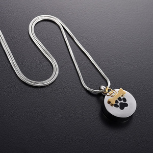 Collier en acier inoxydable avec pendentif en forme de patte d'animal de compagnie, pour cendres, flacon de parfum, urne commémorative pour un anniversaire - Product Image 6