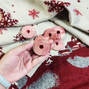 Anneaux <span class=keywords><strong>de</strong></span> cèdre à porter sur cintres, ensemble <span class=keywords><strong>de</strong></span> boules <span class=keywords><strong>de</strong></span> cèdre, guirlande <span class=keywords><strong>de</strong></span> bûches d'arbre, blocs <span class=keywords><strong>de</strong></span> cèdre 100% naturel <span class=keywords><strong>pour</strong></span> le rangement des vêtements, vente en gros d'usine - Product Image 3