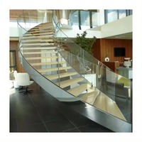 Escalier courbé de style australien moderne, marches en bois, garde-corps en verre, design hélicoïdal en acier inoxydable pour appartement et salle de bain intérieurs