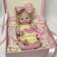 Poupée bébé réaliste en silicone pleine grandeur de 13 pouces avec cheveux bouclés, accessoires complets et boîte cadeau pour filles