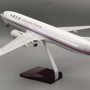 Modellino in Scala dell'Aereo Boeing 737 dell'Aeronautica Militare Cinese con Ruote Girevoli e Luci LED, Grande <span class=keywords><strong>Regalo</strong></span> <span class=keywords><strong>per</strong></span> Appassionati di Aviazione <span class=keywords><strong>Civile</strong></span> - Product Image 5