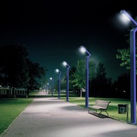 Farola LED Moderna para Jardín, Iluminación Exterior IP65, Poste de Aluminio para Estacionamiento, Farola Solar para Paisajes