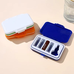 Mini boîte à médicaments portable rectangulaire recouverte de trois couleurs aléatoires pour usage d'urgence des personnes âgées - Product Image 1