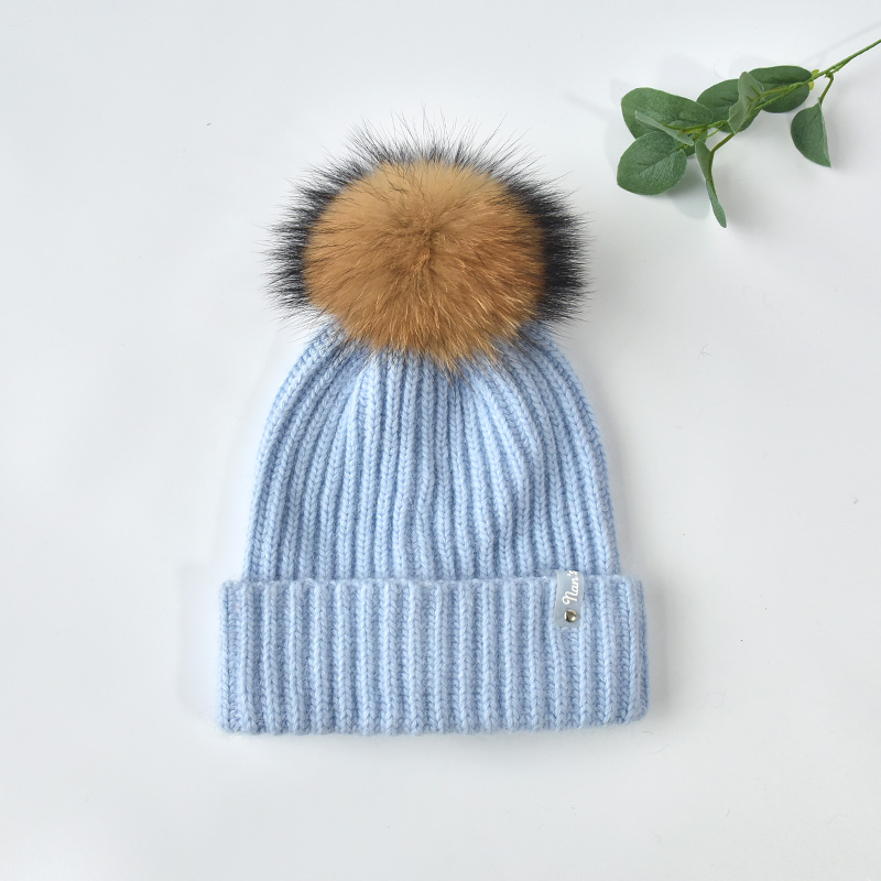 Bleu clair avec pompon marron
