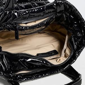 Bolso Tote de Fin de Semana para Mujer, en Cuero Sintético Negro con Acabado Patentado, Cierre de Cremallera, Impermeable, para Playa, Compras y Viajes de Verano y Otoño - Product Image 3