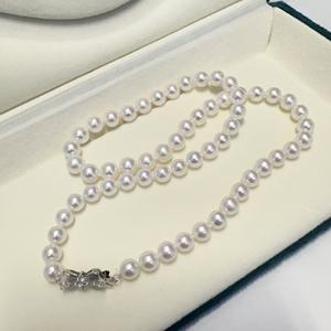 สร้อยคอมุกน้ำจืด 7-8 มม. พร้อมตัวล็อคเงินแท้ S925 ดีไซน์หรูหราแบบออโรร่า  สร้อยคอแม่ไข่มุกมีตำหนิเล็กน้อย - Product Image 2