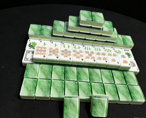 En stock, Nouveau Mini Jeu de Mahjong de Voyage de Luxe 4 couches en Acrylique Gravé, 160 Tuiles Vert Foncé Miss Set America - Product Image 4