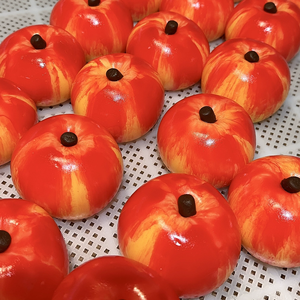 Nouveau jouet anti-stress en forme de pomme peint à la main, entièrement fait à la main - Product Image 5