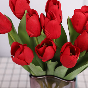 Vente directe d'usine LUYI, <span class=keywords><strong>fleurs</strong></span> <span class=keywords><strong>artificielles</strong></span>, tulipes en vrac pour la décoration de mariage, <span class=keywords><strong>fleurs</strong></span> de tulipes <span class=keywords><strong>artificielles</strong></span> réalistes au toucher, couleur rose - Product Image 6