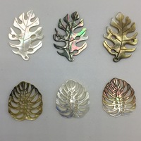 Breloques et pendentifs DIY en coquillage naturel blanc, noir, jaune, corail, nacre, feuille creuse et fleur d'érable pour colliers et bijoux