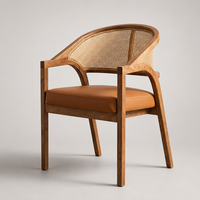Fauteuil en bois avec dossier en cannage, accoudoirs en bois massif et assise en mousse haute densité, chaise moderne minimaliste couleur beige