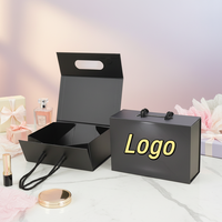 Boîte cadeau en papier pliable personnalisée avec fermeture magnétique et poignée en ruban pour l'emballage de cosmétiques et de bougies